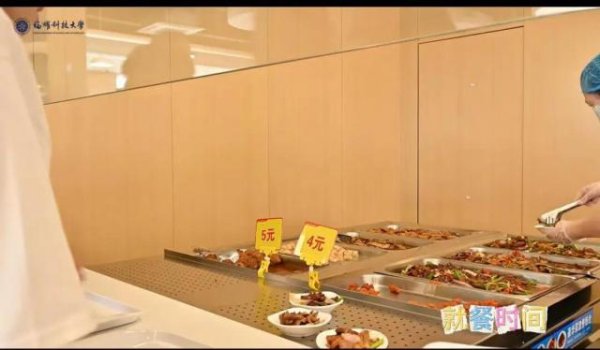 散户配资 福耀科技大学首批本科生报道，学生晒住宿环境：宿舍两人一间，食堂有1元的特价菜